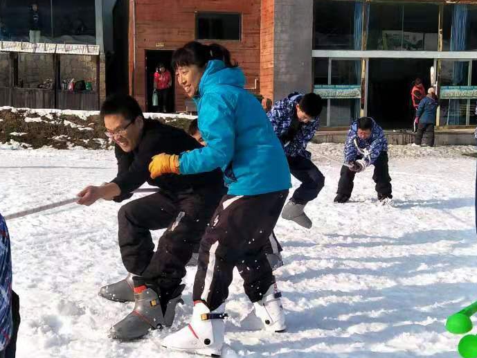 华科电气生产中心团建：辞旧迎新 激情冰雪(图4)